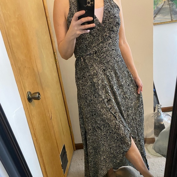 Abercrombie & Fitch Dresses & Skirts - NWT Abercrombie & Fitch Sleeveless Floral Wrap Dress